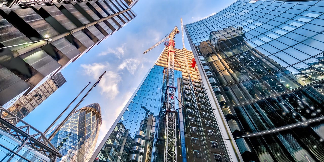 UK Economy Expects To See Slow Growth And High Inflation