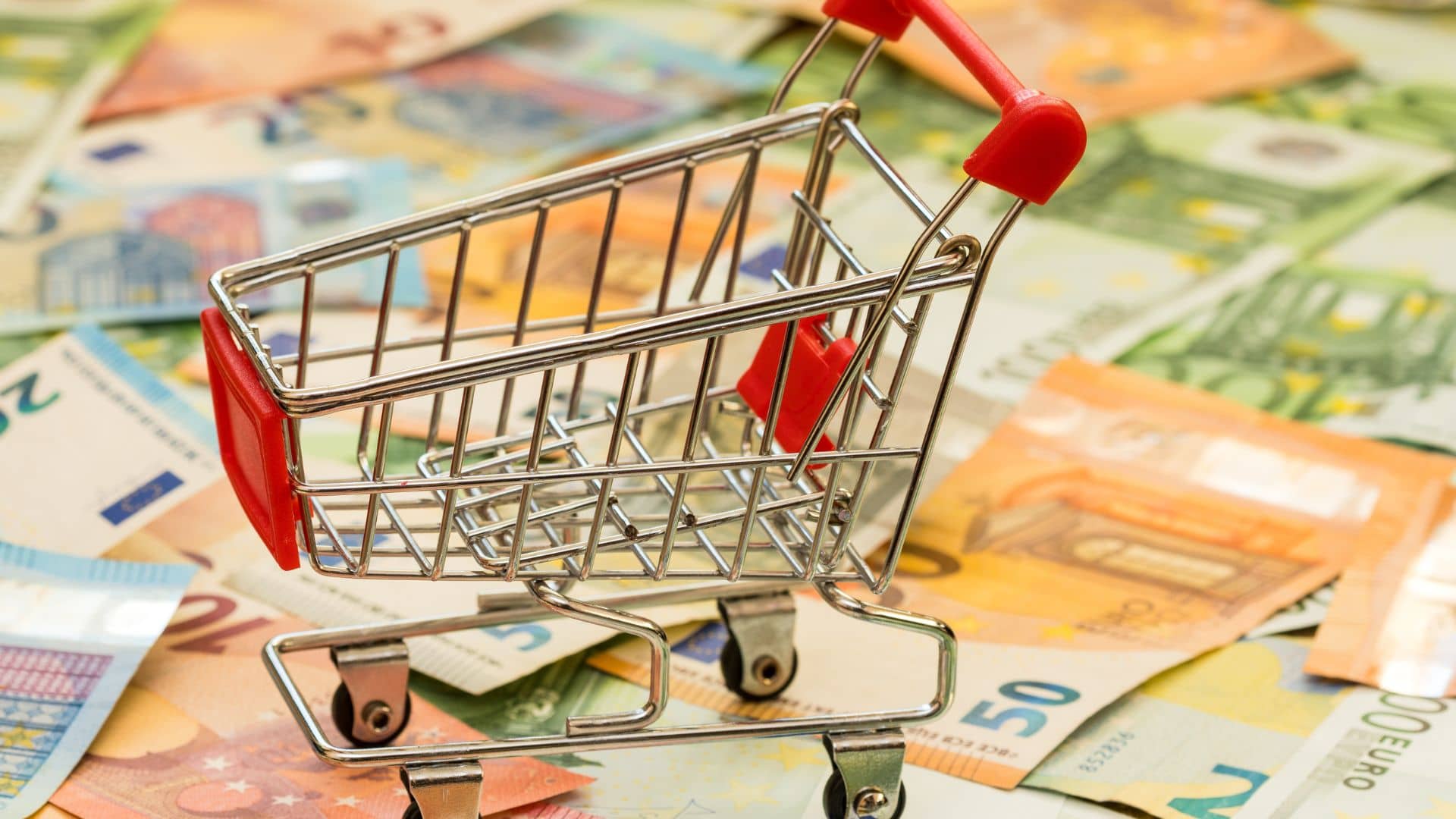 UK Consumer Spending Set To Drop This Christmas