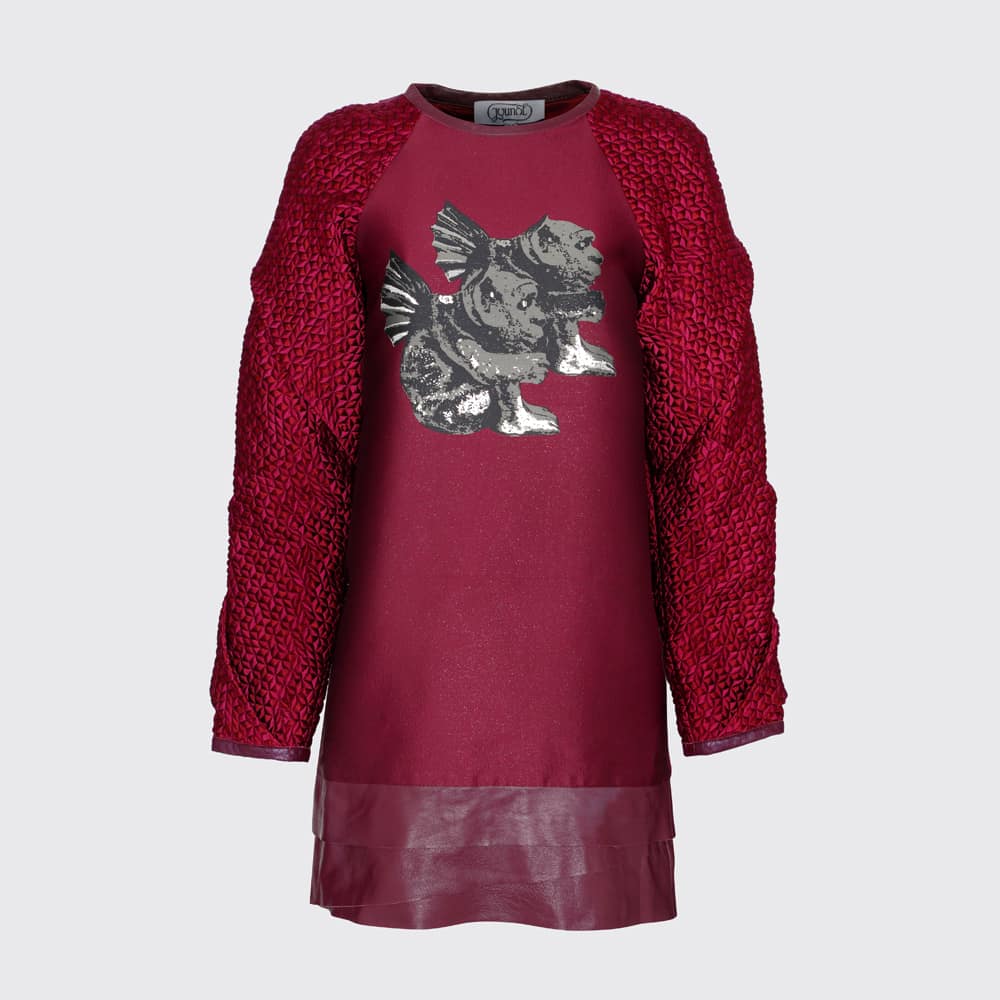 Variation shot of red long top