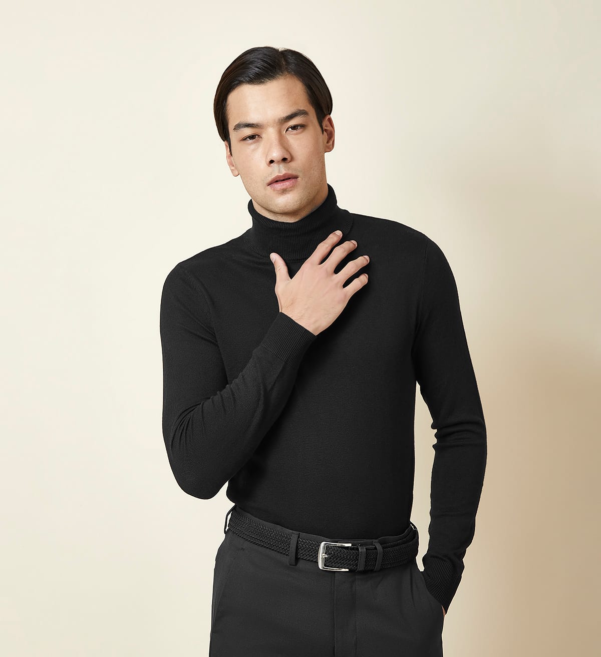 Model photography of all black outfit